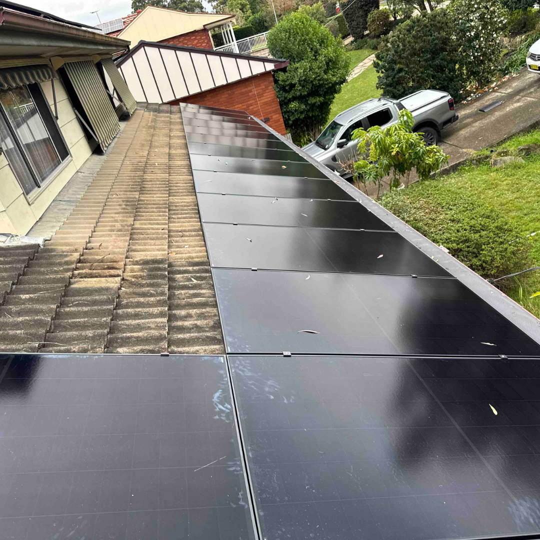 Aiko Neostar panels installed on the roof at Bingara Road